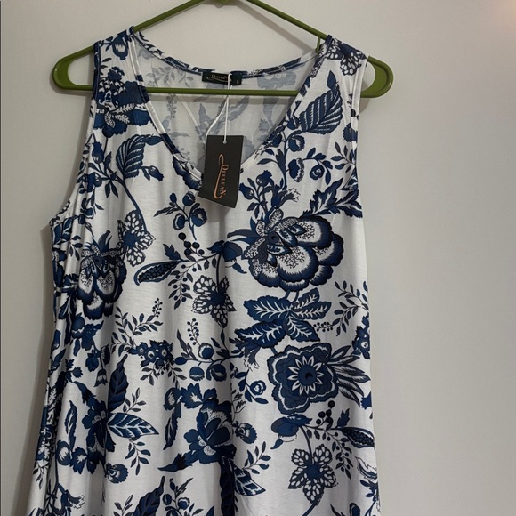 Ofeefan Dresses & Skirts - New Floral Blue and White Midi Dress